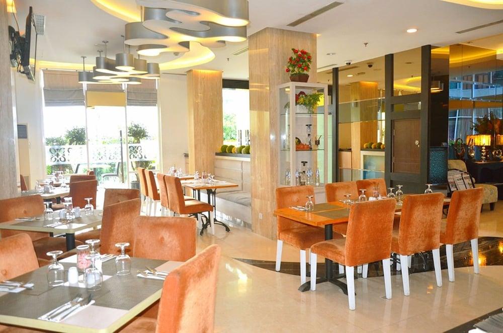 Gp Mega Kuningan Jakarta Exteriör bild